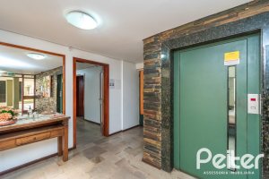 Cobertura à venda com 213m², 3 dormitórios, 1 suíte, 1 vaga, no bairro Tristeza em Porto Alegre