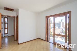 Casa em Condomínio à venda com 193m², 3 dormitórios, 1 suíte, 2 vagas, no bairro Nonoai em Porto Alegre