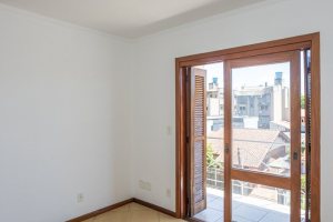 Casa em Condomínio à venda com 193m², 3 dormitórios, 1 suíte, 2 vagas, no bairro Nonoai em Porto Alegre
