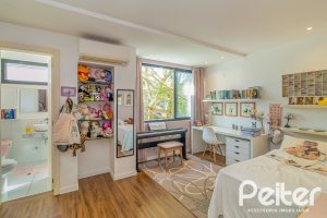 Casa em Condomínio à venda com 395m², 4 dormitórios, 4 suítes, 4 vagas, no bairro Alphaville em PORTO ALEGRE