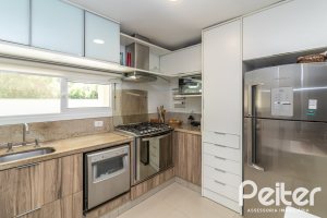 Casa em Condomínio à venda com 189m², 3 dormitórios, 1 suíte, 3 vagas, no bairro Tristeza em Porto Alegre