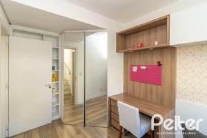 Casa em Condomínio à venda com 189m², 3 dormitórios, 1 suíte, 3 vagas, no bairro Tristeza em Porto Alegre
