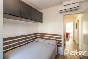 Casa em Condomínio à venda com 189m², 3 dormitórios, 1 suíte, 3 vagas, no bairro Tristeza em Porto Alegre