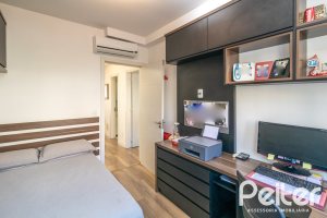 Casa em Condomínio à venda com 189m², 3 dormitórios, 1 suíte, 3 vagas, no bairro Tristeza em Porto Alegre