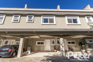 Casa em Condomínio à venda com 189m², 3 dormitórios, 1 suíte, 3 vagas, no bairro Tristeza em Porto Alegre