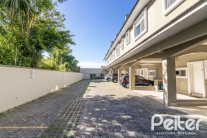 Casa em Condomínio à venda com 189m², 3 dormitórios, 1 suíte, 3 vagas, no bairro Tristeza em Porto Alegre