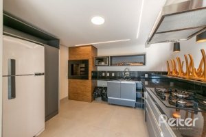 Casa em Condomínio à venda com 229m², 3 dormitórios, 3 suítes, 4 vagas, no bairro Cristal em Porto Alegre