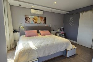 Casa em Condomínio à venda com 229m², 3 dormitórios, 3 suítes, 4 vagas, no bairro Cristal em Porto Alegre