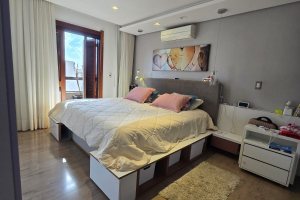 Casa em Condomínio à venda com 229m², 3 dormitórios, 3 suítes, 4 vagas, no bairro Cristal em Porto Alegre