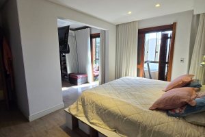 Casa em Condomínio à venda com 229m², 3 dormitórios, 3 suítes, 4 vagas, no bairro Cristal em Porto Alegre