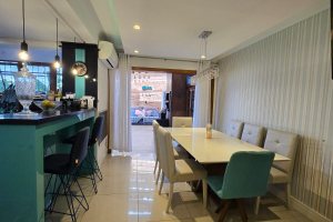 Casa em Condomínio à venda com 229m², 3 dormitórios, 3 suítes, 4 vagas, no bairro Cristal em Porto Alegre