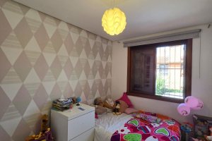 Casa em Condomínio à venda com 229m², 3 dormitórios, 3 suítes, 4 vagas, no bairro Cristal em Porto Alegre