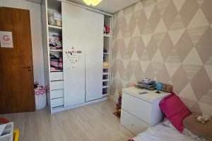 Casa em Condomínio à venda com 229m², 3 dormitórios, 3 suítes, 4 vagas, no bairro Cristal em Porto Alegre