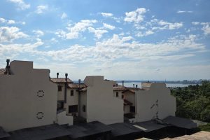 Casa em Condomínio à venda com 229m², 3 dormitórios, 3 suítes, 4 vagas, no bairro Cristal em Porto Alegre