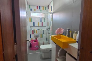 Casa em Condomínio à venda com 229m², 3 dormitórios, 3 suítes, 4 vagas, no bairro Cristal em Porto Alegre