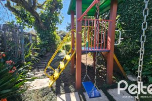 Casa em Condomínio à venda com 229m², 3 dormitórios, 3 suítes, 4 vagas, no bairro Cristal em Porto Alegre