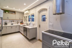 Casa em Condomínio à venda com 421m², 3 dormitórios, 3 suítes, 4 vagas, no bairro Tristeza em Porto Alegre