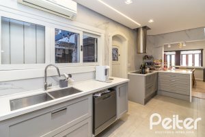 Casa em Condomínio à venda com 421m², 3 dormitórios, 3 suítes, 4 vagas, no bairro Tristeza em Porto Alegre