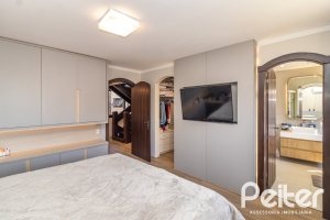 Casa em Condomínio à venda com 421m², 3 dormitórios, 3 suítes, 4 vagas, no bairro Tristeza em Porto Alegre