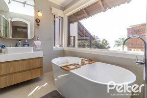 Casa em Condomínio à venda com 421m², 3 dormitórios, 3 suítes, 4 vagas, no bairro Tristeza em Porto Alegre