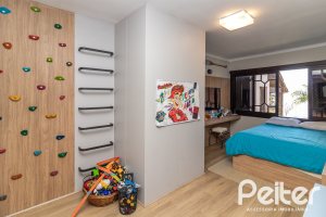 Casa em Condomínio à venda com 421m², 3 dormitórios, 3 suítes, 4 vagas, no bairro Tristeza em Porto Alegre