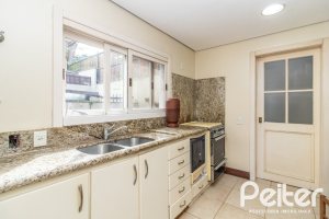 Casa em Condomínio à venda com 293m², 3 dormitórios, 1 suíte, 2 vagas, no bairro Tristeza em Porto Alegre