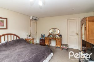 Casa em Condomínio à venda com 293m², 3 dormitórios, 1 suíte, 2 vagas, no bairro Tristeza em Porto Alegre