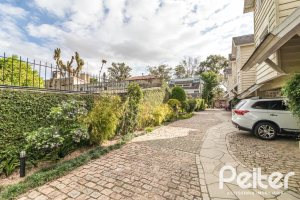 Casa em Condomínio à venda com 293m², 3 dormitórios, 1 suíte, 2 vagas, no bairro Tristeza em Porto Alegre