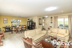 Casa em Condomínio à venda com 293m², 3 dormitórios, 1 suíte, 2 vagas, no bairro Tristeza em Porto Alegre