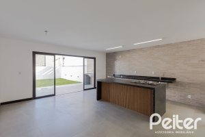 Casa à venda com 180m², 3 dormitórios, 1 suíte, 2 vagas, no bairro Ipanema em Porto Alegre