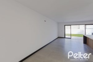 Casa à venda com 180m², 3 dormitórios, 1 suíte, 2 vagas, no bairro Ipanema em Porto Alegre