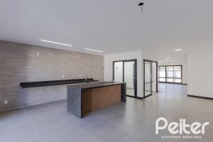 Casa à venda com 180m², 3 dormitórios, 1 suíte, 2 vagas, no bairro Ipanema em Porto Alegre