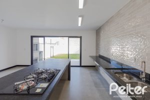 Casa à venda com 180m², 3 dormitórios, 1 suíte, 2 vagas, no bairro Ipanema em Porto Alegre