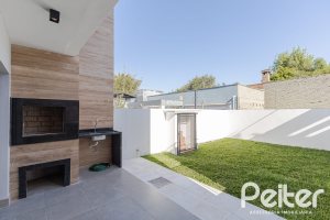 Casa à venda com 180m², 3 dormitórios, 1 suíte, 2 vagas, no bairro Ipanema em Porto Alegre