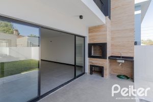 Casa à venda com 180m², 3 dormitórios, 1 suíte, 2 vagas, no bairro Ipanema em Porto Alegre