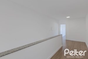 Casa à venda com 180m², 3 dormitórios, 1 suíte, 2 vagas, no bairro Ipanema em Porto Alegre