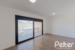 Casa à venda com 180m², 3 dormitórios, 1 suíte, 2 vagas, no bairro Ipanema em Porto Alegre