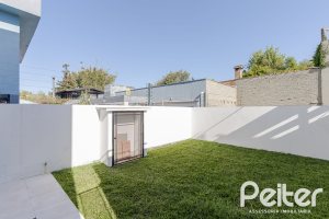 Casa à venda com 180m², 3 dormitórios, 1 suíte, 2 vagas, no bairro Ipanema em Porto Alegre