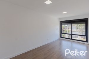 Casa à venda com 180m², 3 dormitórios, 1 suíte, 2 vagas, no bairro Ipanema em Porto Alegre