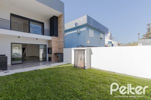 Casa à venda com 180m², 3 dormitórios, 1 suíte, 2 vagas, no bairro Ipanema em Porto Alegre
