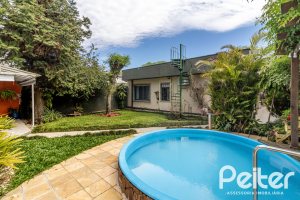 Casa à venda com 213m², 4 dormitórios, 1 suíte, 2 vagas, no bairro Vila Assunção em Porto Alegre