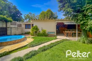 Casa à venda com 213m², 4 dormitórios, 1 suíte, 2 vagas, no bairro Vila Assunção em Porto Alegre