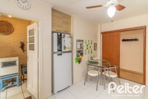 Casa à venda com 213m², 4 dormitórios, 1 suíte, 2 vagas, no bairro Vila Assunção em Porto Alegre