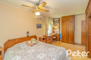 Casa à venda com 213m², 4 dormitórios, 1 suíte, 2 vagas, no bairro Vila Assunção em Porto Alegre