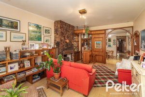 Casa à venda com 213m², 4 dormitórios, 1 suíte, 2 vagas, no bairro Vila Assunção em Porto Alegre