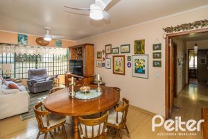 Casa à venda com 213m², 4 dormitórios, 1 suíte, 2 vagas, no bairro Vila Assunção em Porto Alegre