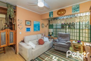 Casa à venda com 213m², 4 dormitórios, 1 suíte, 2 vagas, no bairro Vila Assunção em Porto Alegre