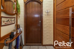 Casa à venda com 213m², 4 dormitórios, 1 suíte, 2 vagas, no bairro Vila Assunção em Porto Alegre