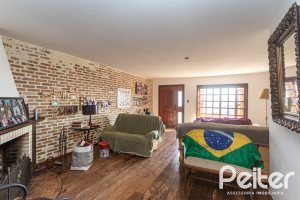 Casa à venda com 280m², 3 dormitórios, 1 suíte, 4 vagas, no bairro Tristeza em Porto Alegre