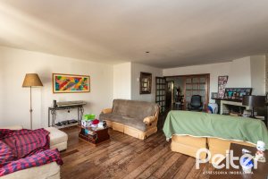 Casa à venda com 280m², 3 dormitórios, 1 suíte, 4 vagas, no bairro Tristeza em Porto Alegre